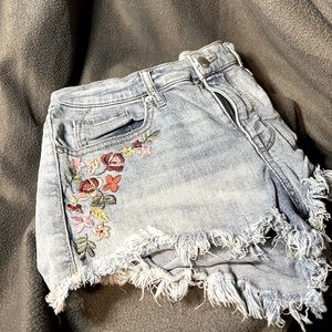 Floral fringe shorts